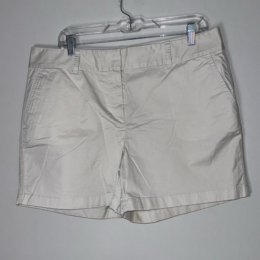 Vineyard Vines Women's Cream Shorts